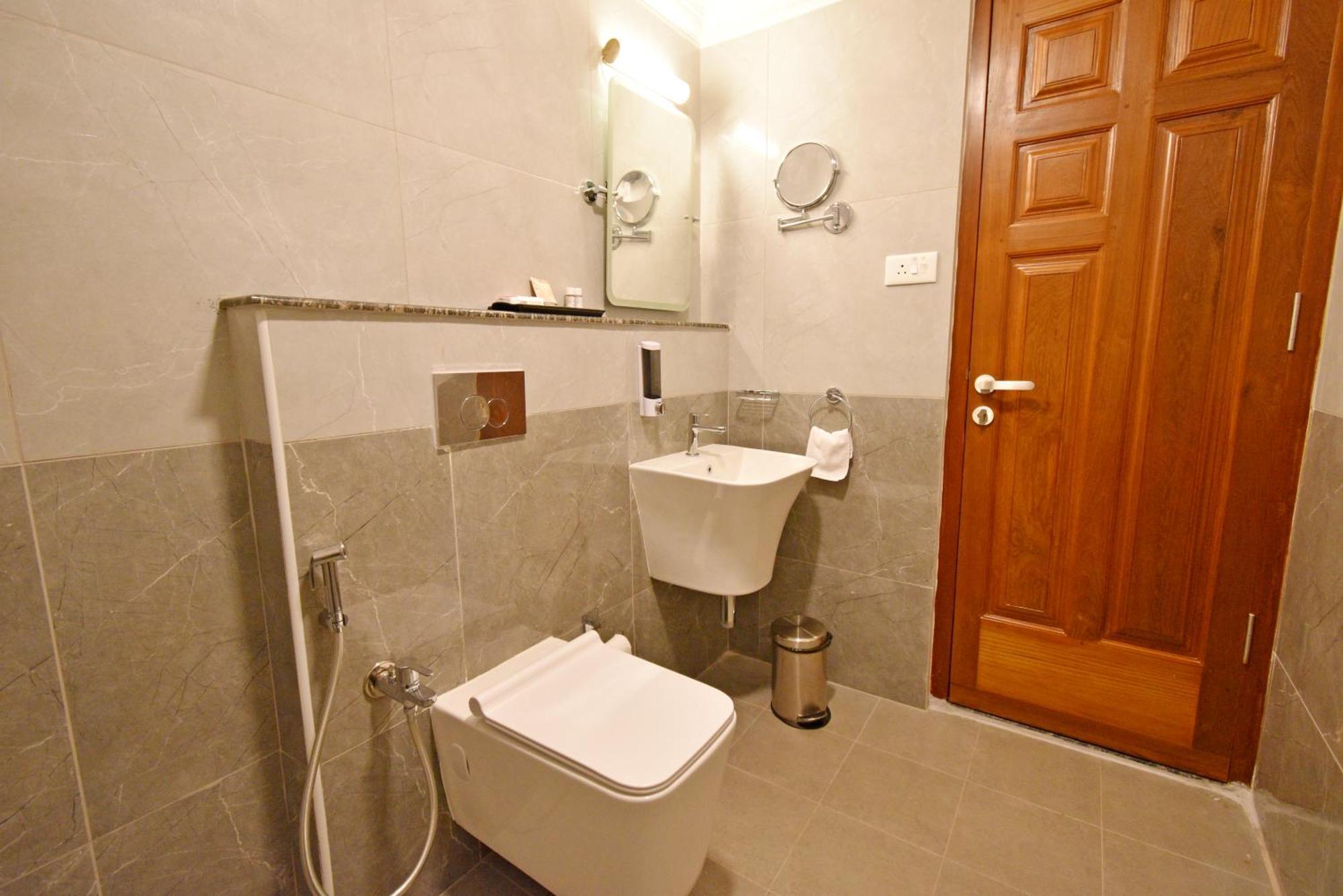 Le Colonial Suites Puduccseri Kültér fotó
