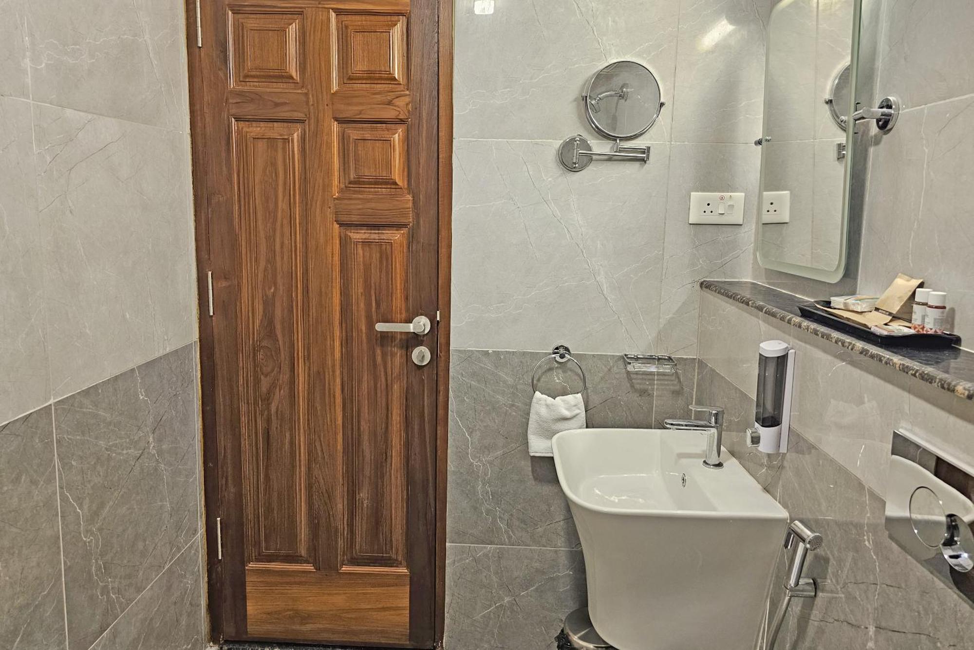 Le Colonial Suites Puduccseri Kültér fotó