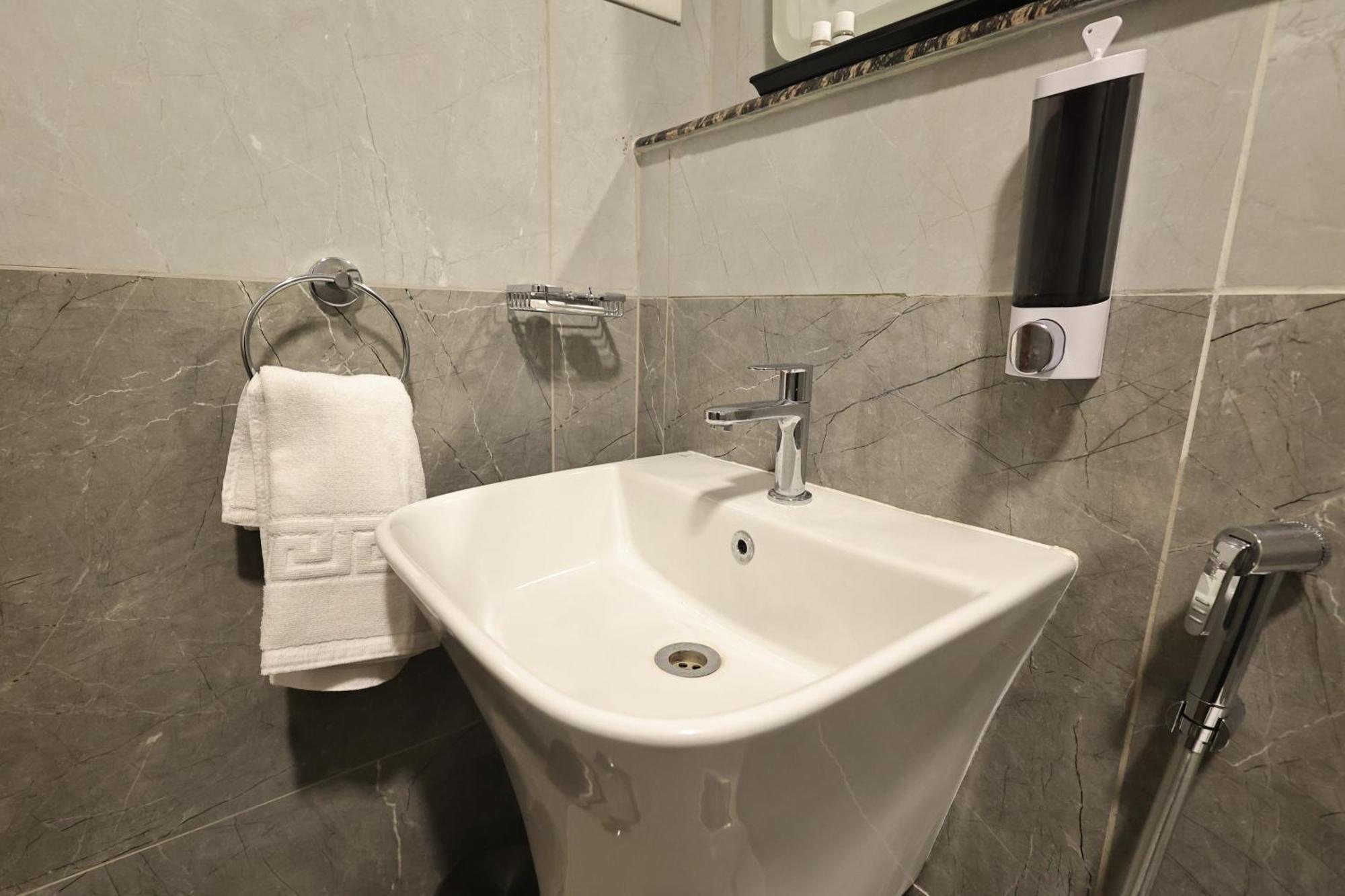Le Colonial Suites Puduccseri Kültér fotó