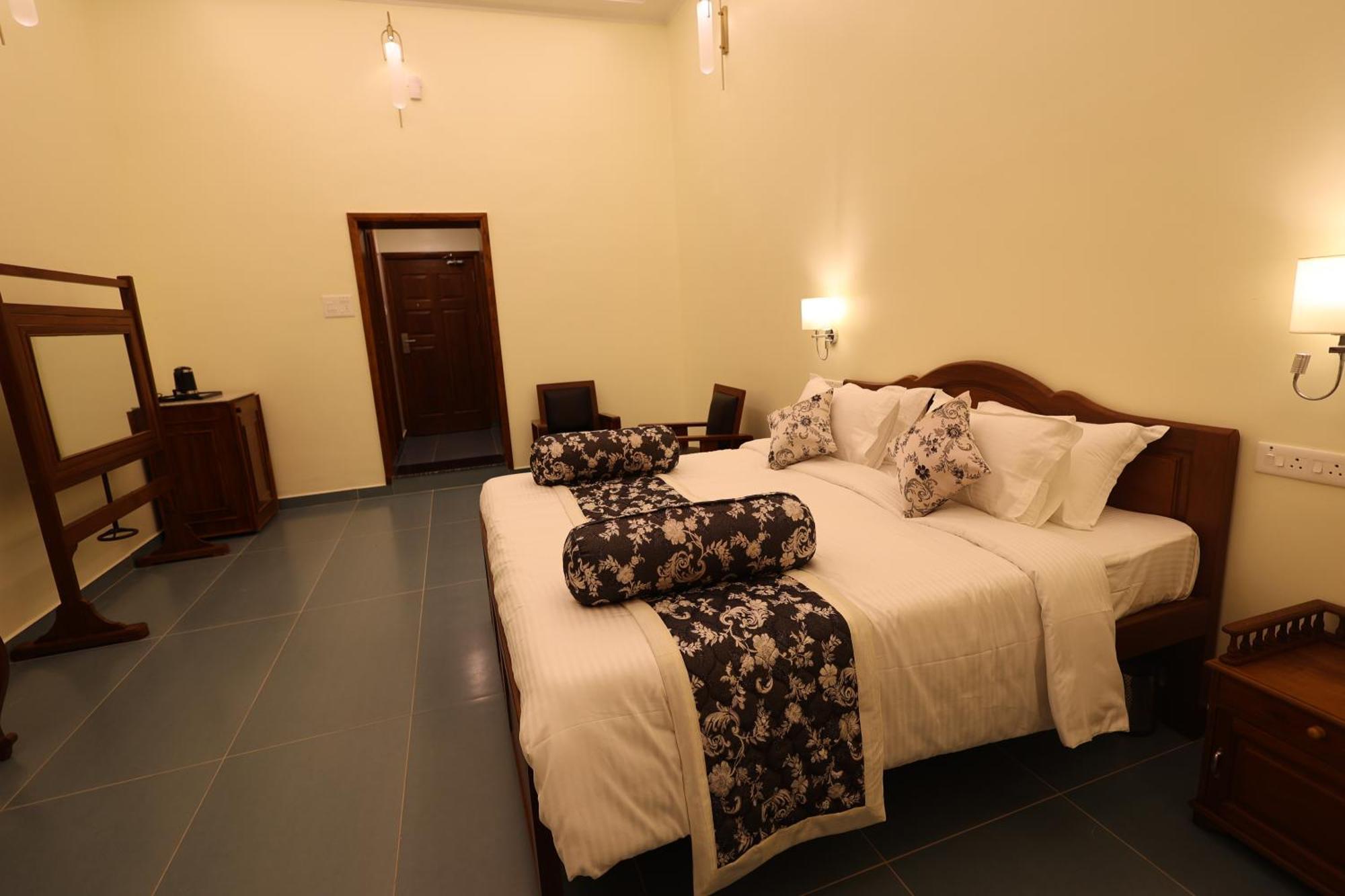 Le Colonial Suites Puduccseri Kültér fotó