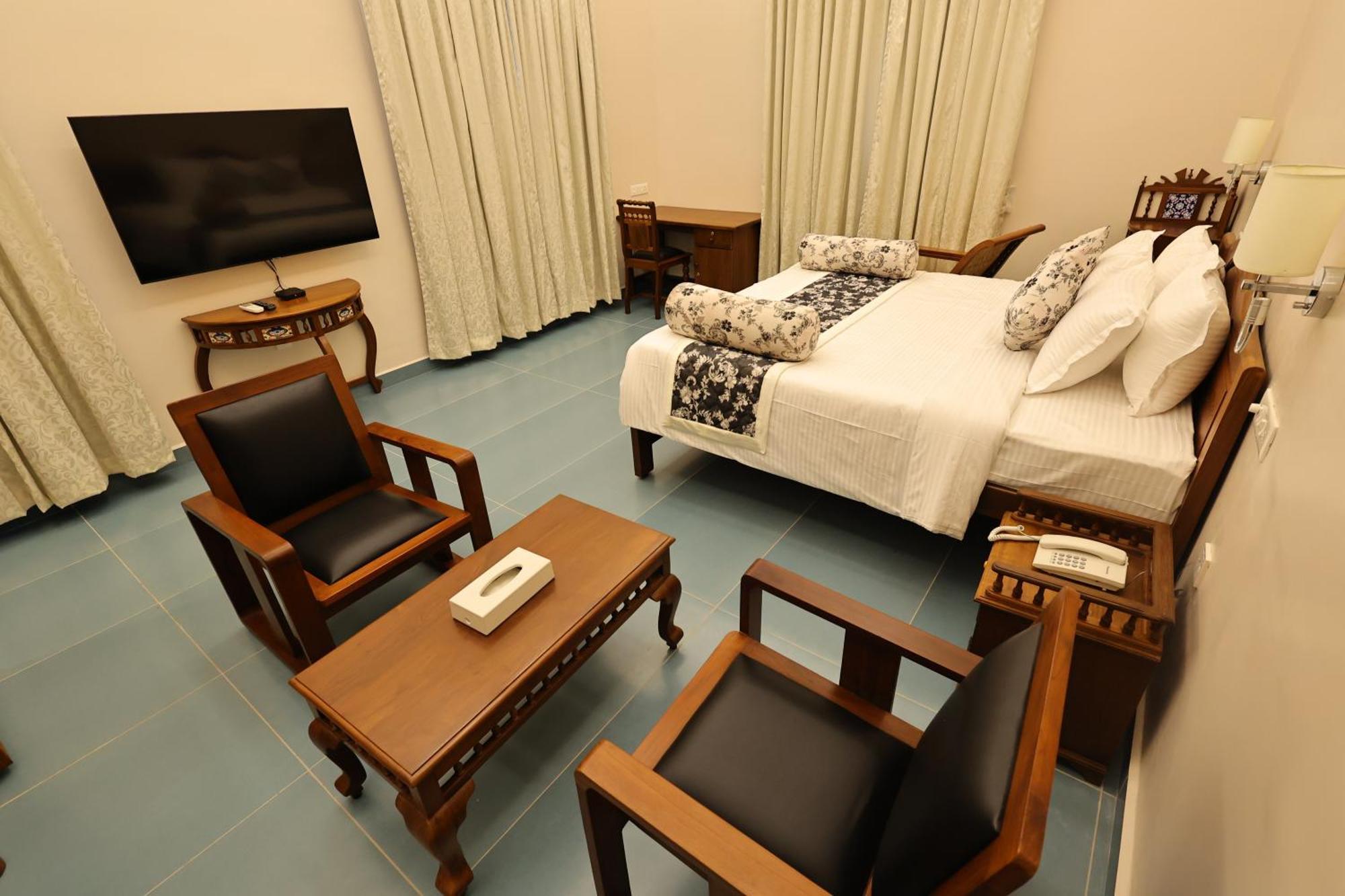 Le Colonial Suites Puduccseri Kültér fotó