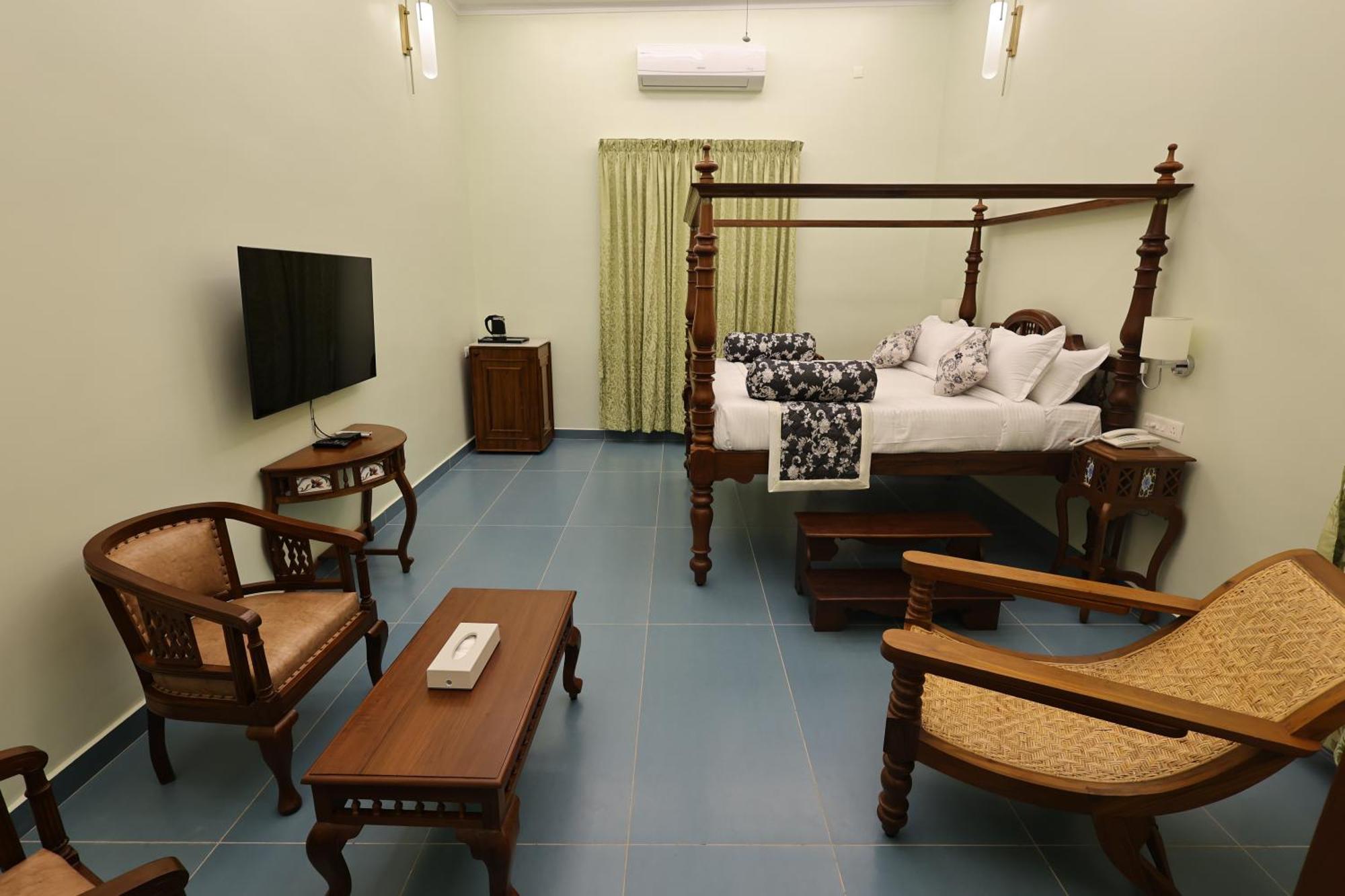 Le Colonial Suites Puduccseri Kültér fotó