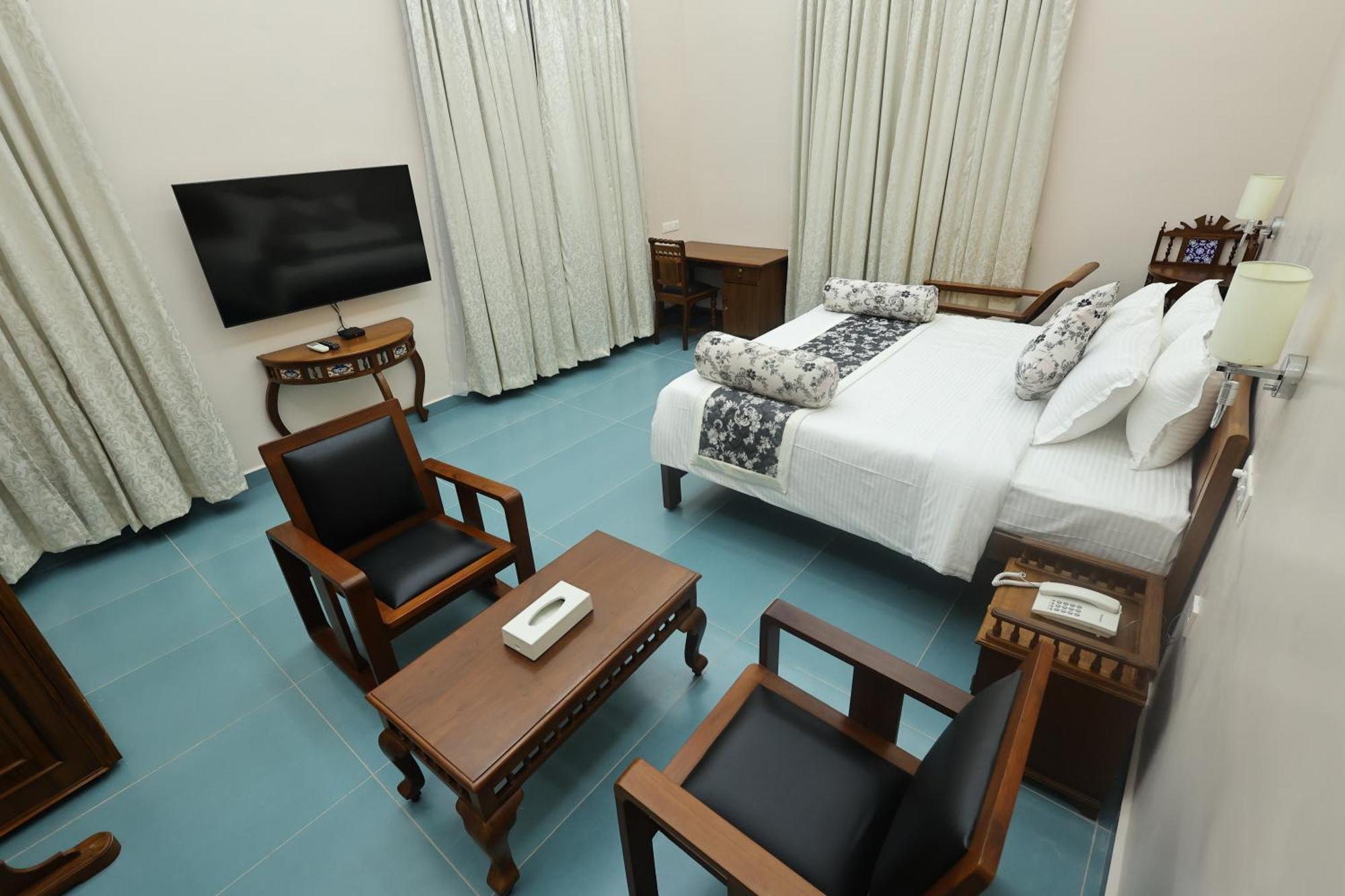 Le Colonial Suites Puduccseri Kültér fotó