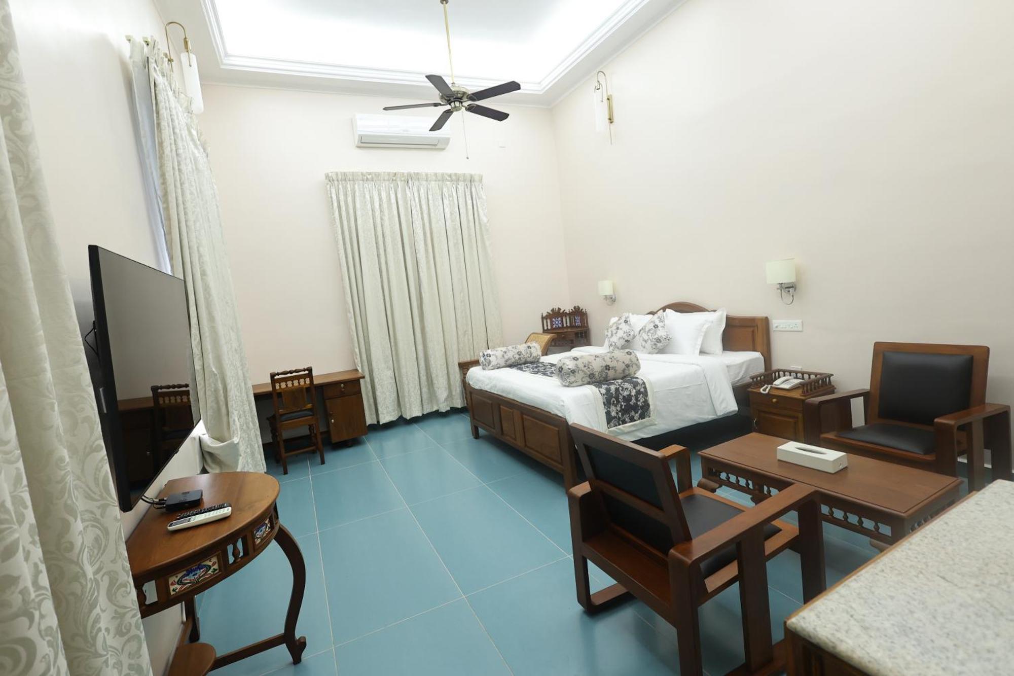 Le Colonial Suites Puduccseri Kültér fotó